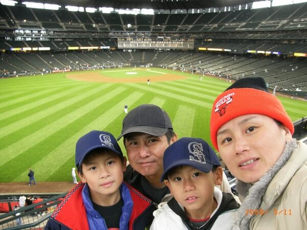 young jerry with family at seattle baseball 